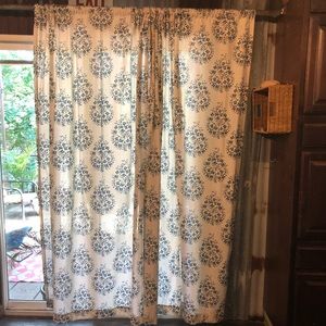 Set of 2 curtain panels